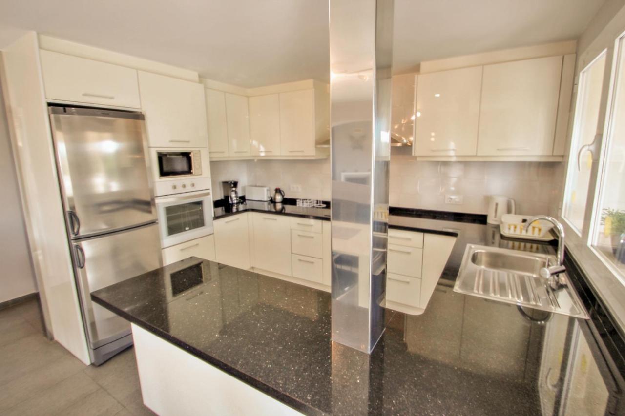 Estrella - With Stunning Views And Private Pool In Benissa