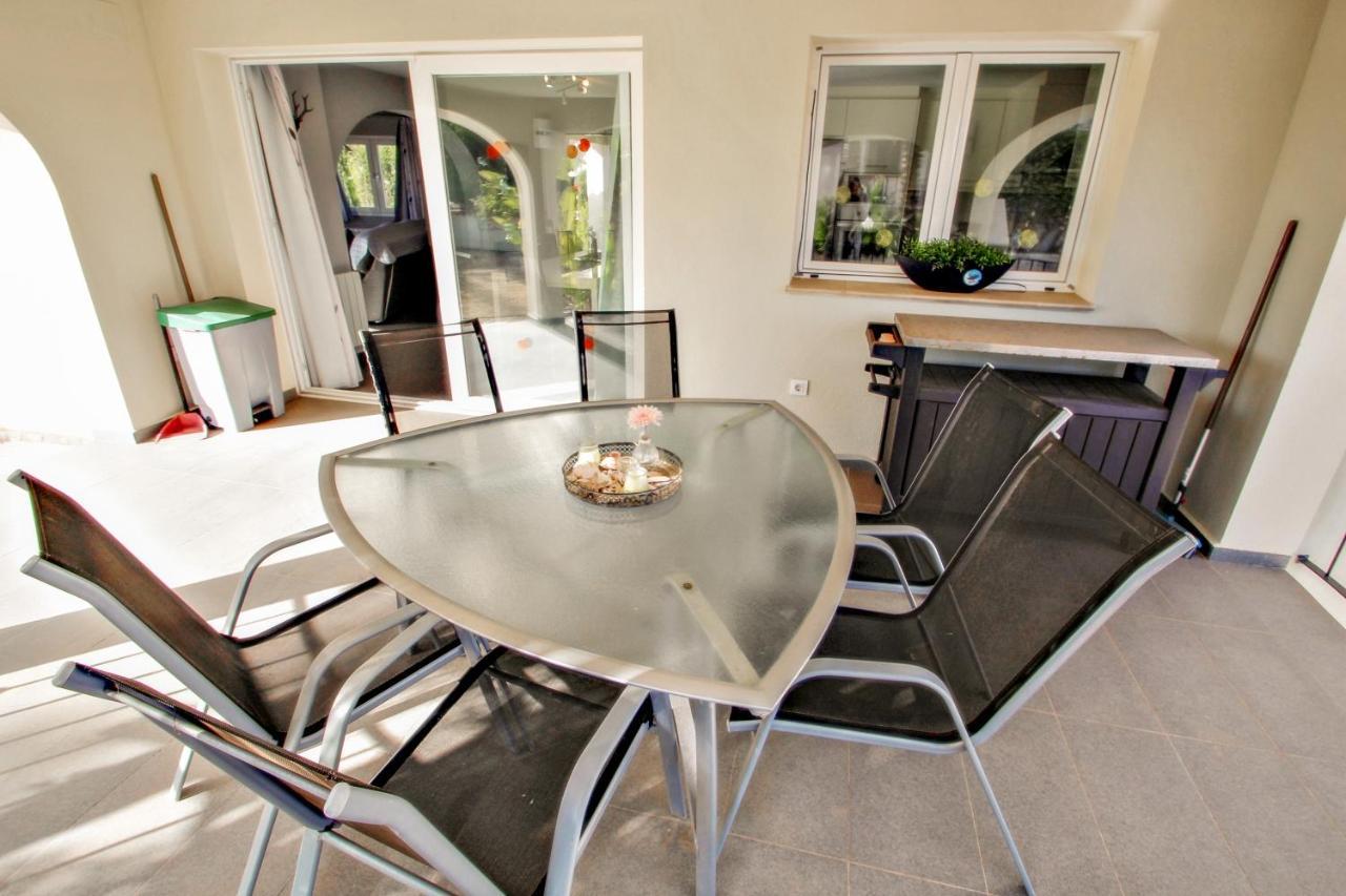 Estrella - With Stunning Views And Private Pool In