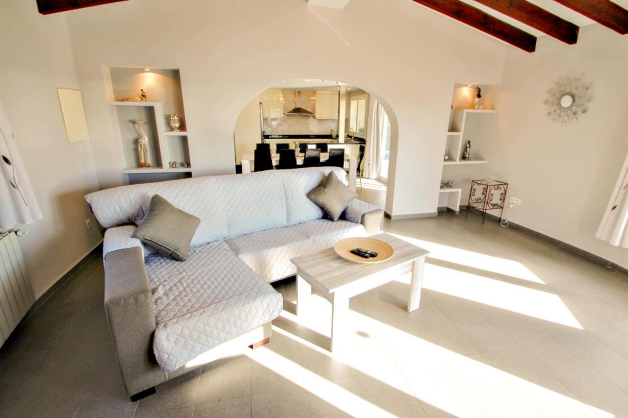Estrella - With Stunning Views And Private Pool In